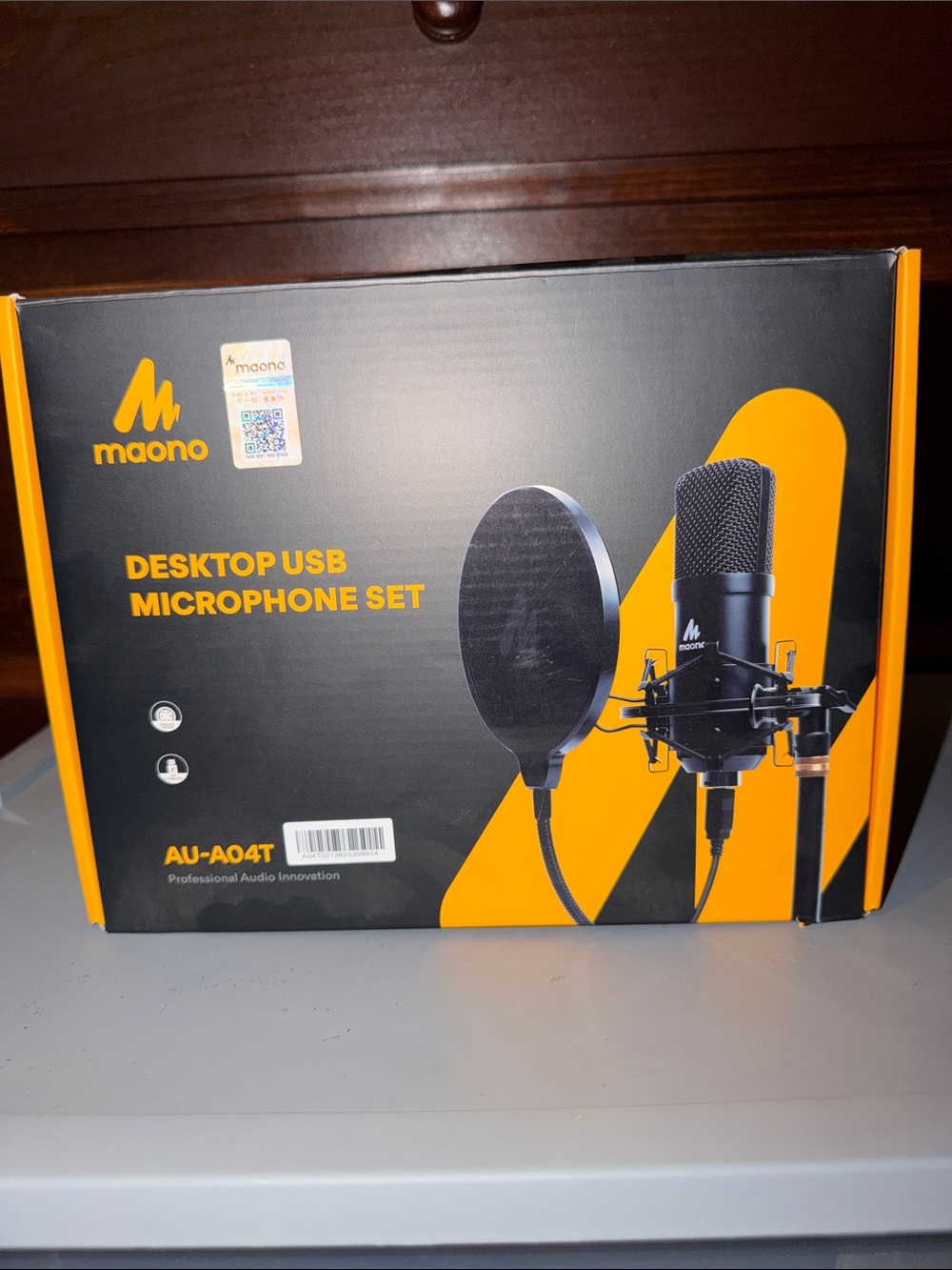 Maono AU-A04T Desktop USB Microphone Set - Black and Orange Packaging